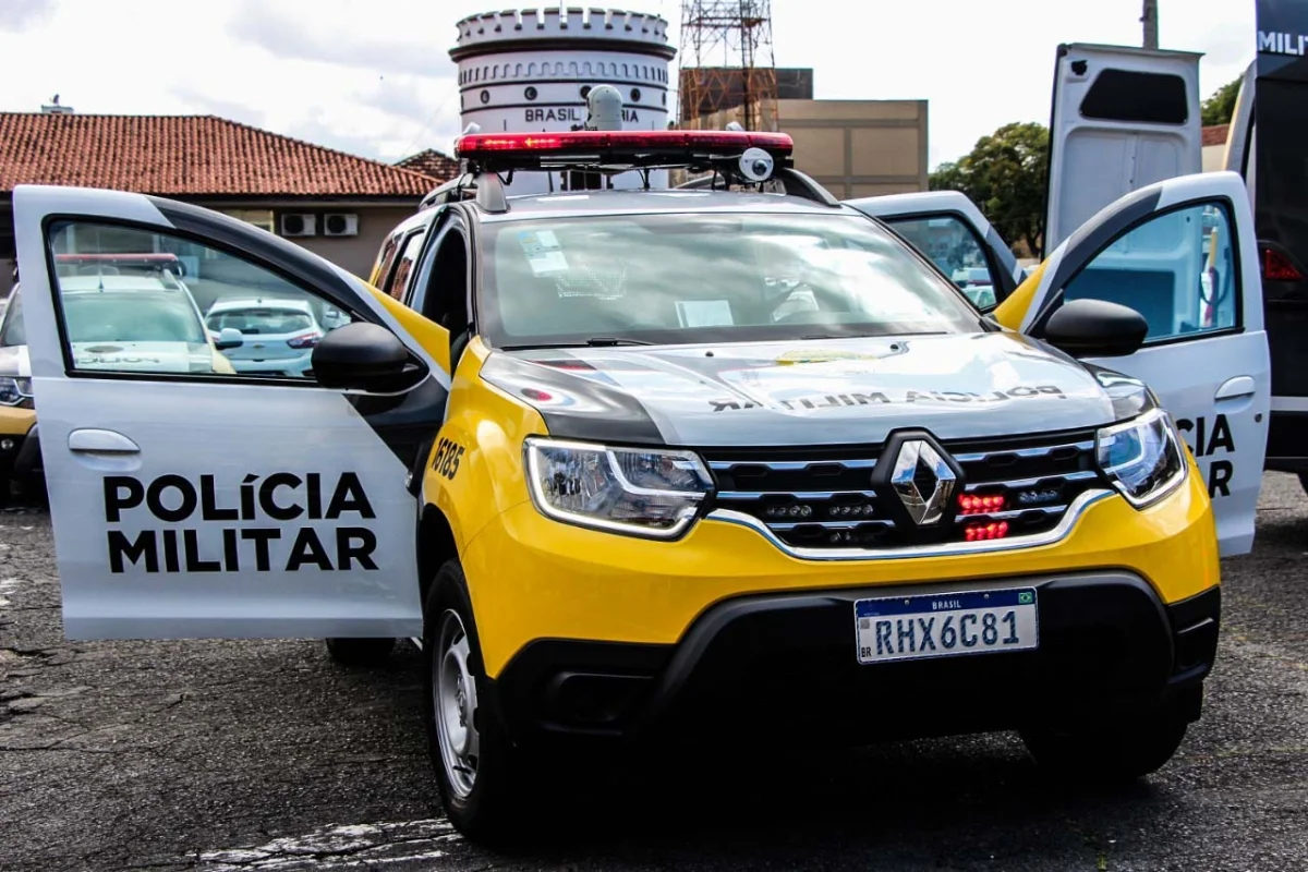 Imagem colorida, Esposa nega sexo e marido a ameaça e joga carro contra a própria casa - Metrópoles