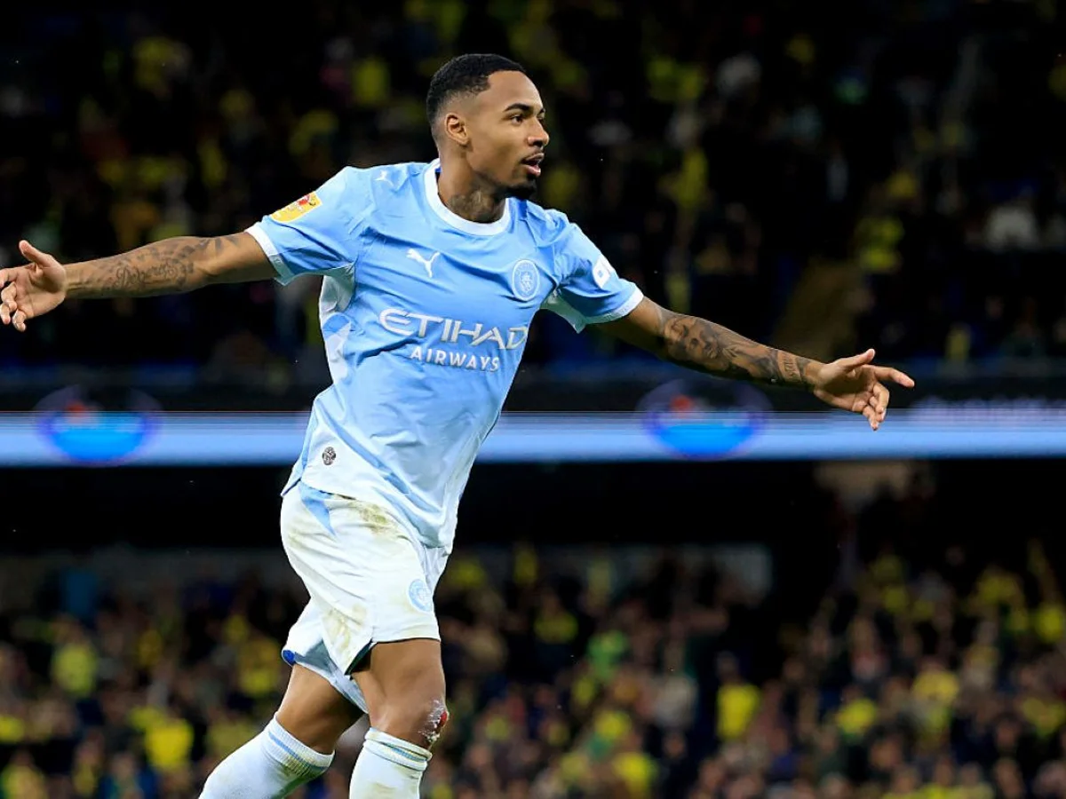 Ex-Palmeiras, Allan marca e dá assistência em estreia no Manchester City