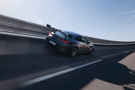 O novo Mercedes-AMG CLE 646 Spezialanfertigung é um monstro focado em pista de 475 kW