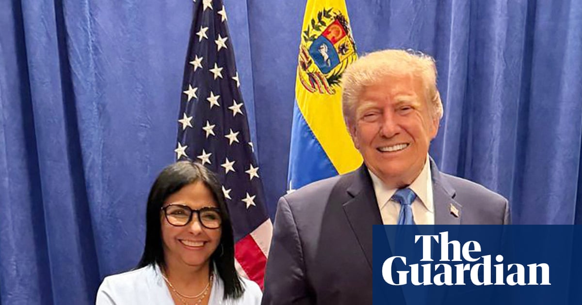 Delcy Rodríguez posa com Trump em Nova York enquanto Maduro languishes na prisão nas proximidades