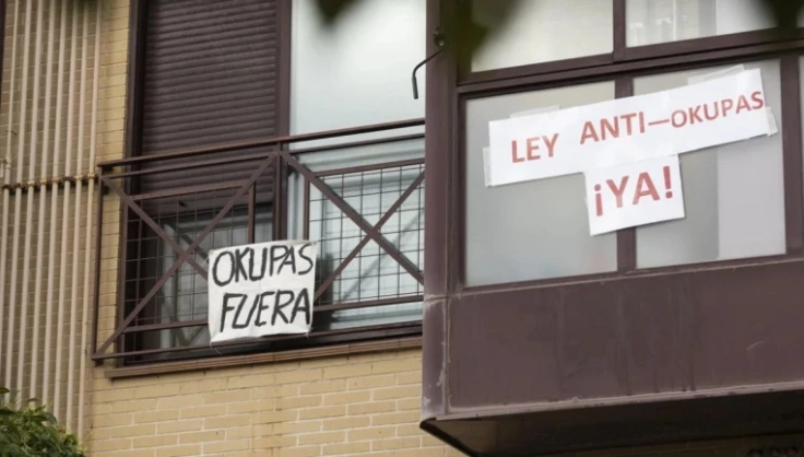 “Si se ve agredida por una okupación en uno de sus inmuebles o zonas comunes, tiene legitimación penal y civil en relación a estos fenómenos«»