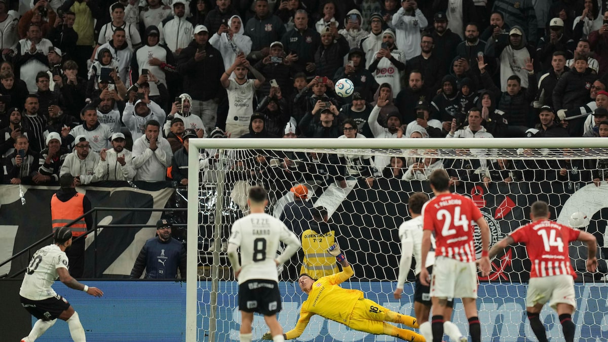 Memphis gera até multa ao Corinthians em noite para esquecer e vê relação com torcida estremecer