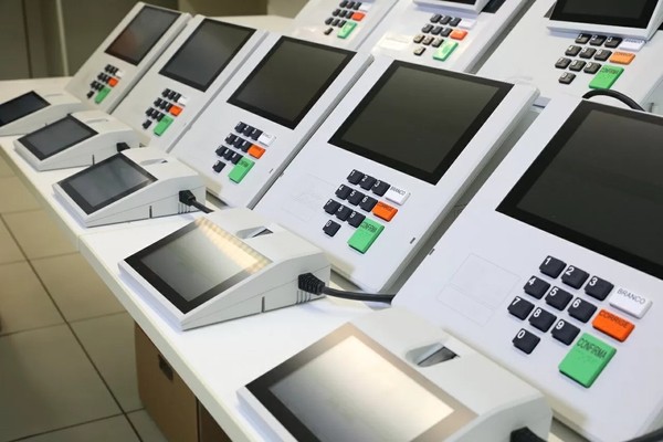 Urna eletrônica: veja evolução dos modelos desde 1996