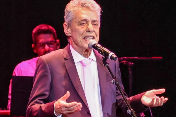 Ameaça de morte: advogados de Chico Buarque revelam detalhes da denúncia