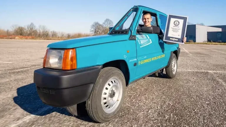 Fiat Panda mais estreito do mundo entra para o Guinness World Records