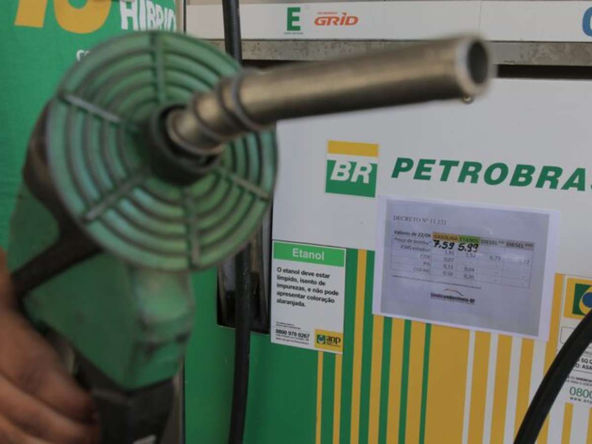 Petrobras aumenta diesel em R$ 1, mas subsídio do governo neutraliza alta