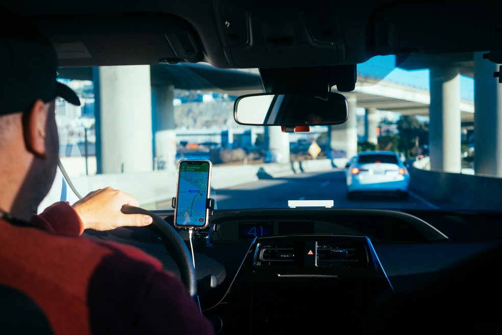 Quanto ganha um Uber por mês? Veja estimativas de 4, 6 e 8 horas de trabalho