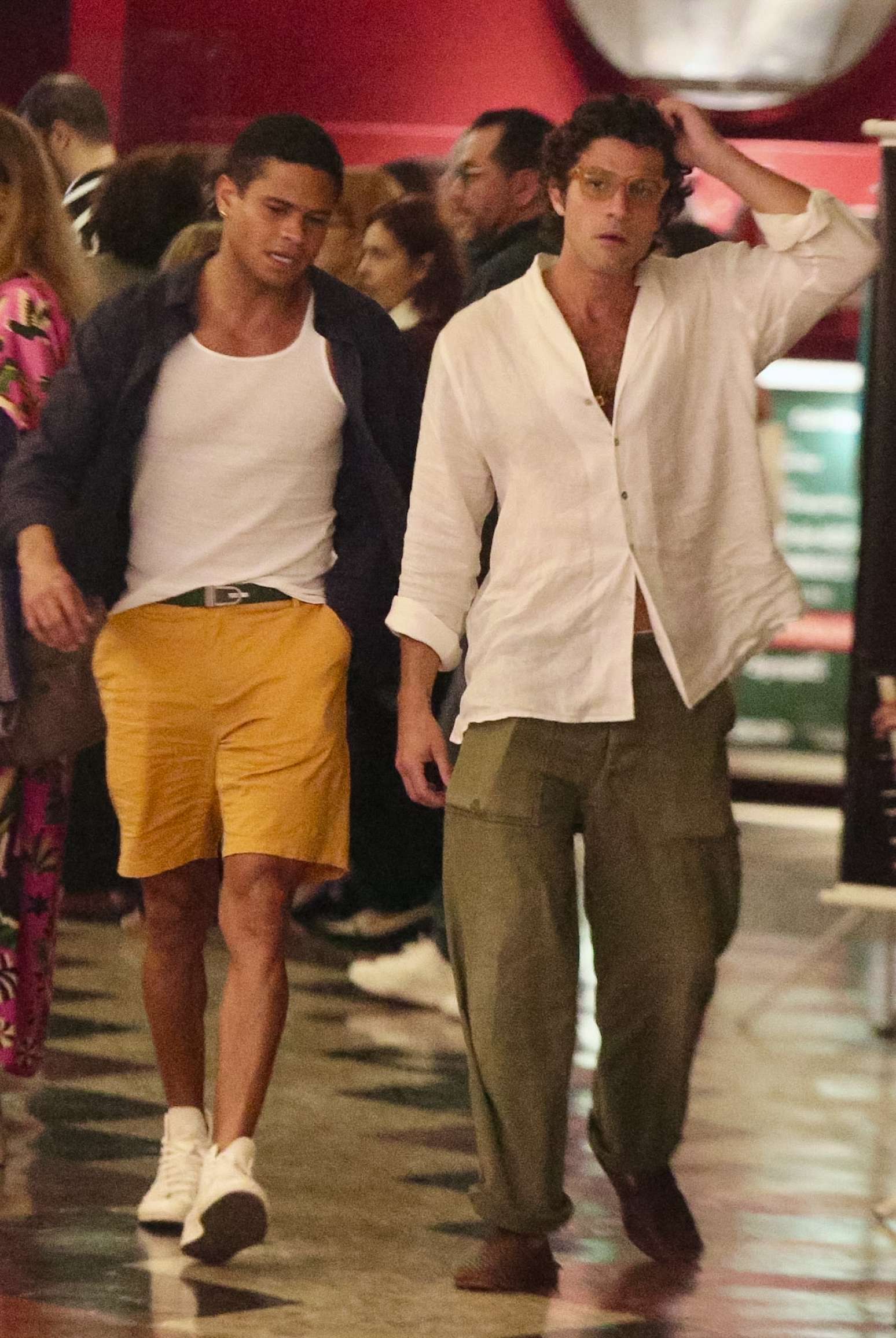 Gui Ferraz e Chay Suede no teatro Vanucci, no Rio de Janeiro
