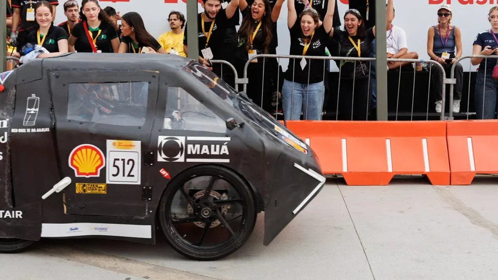 Carro elétrico da UFMG bate recorde de eficiência energética em competição