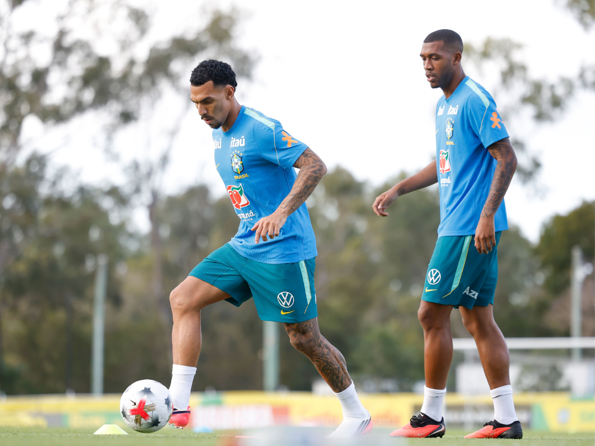 Matheuzinho sobre trabalhar com Carlo Ancelotti na Seleção Brasileira: "Loucura"