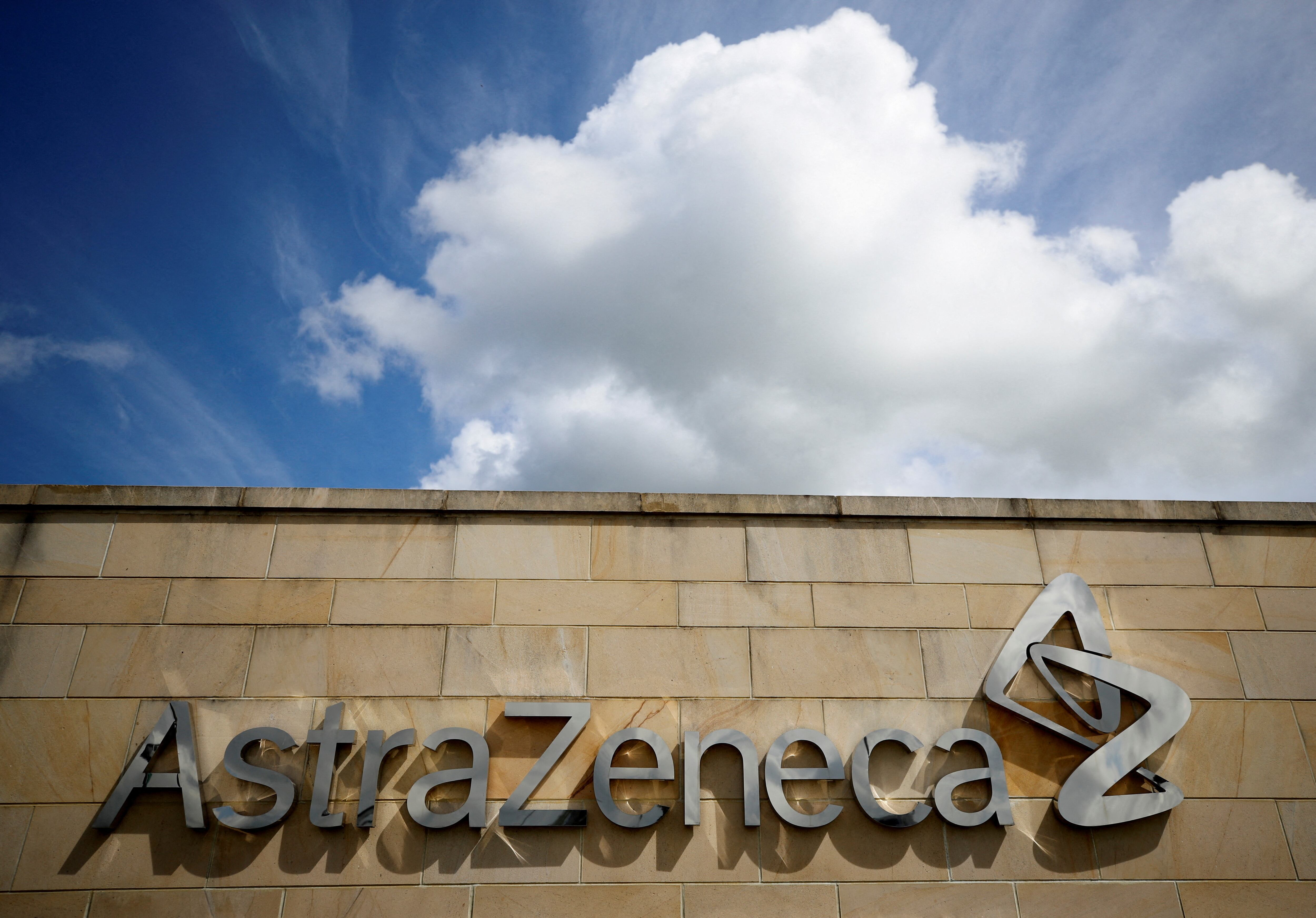 AstraZeneca e Daiichi Sankyo recebem aprovação do NHS para uso de medicamento contra câncer de mama na Inglaterra