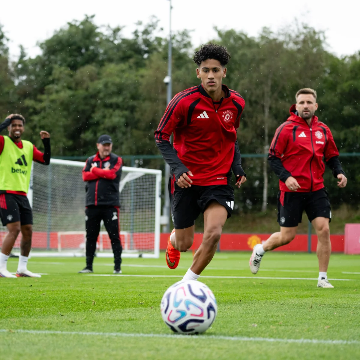 Joia de 15 anos do United pede para deixar clube por falta de oportunidade