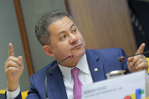Cezinha assinou contrato para comprar 4% de instituto fundado por Mendonça