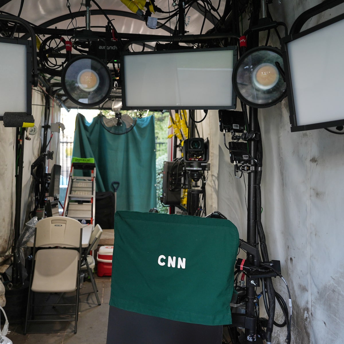 Juiz diz que suspensão de acesso da CNN e de mais dois veículos à Casa Branca é ‘inconstitucional’