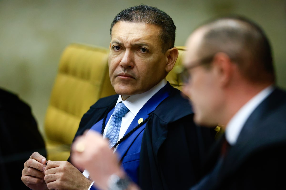 Nunes Marques suspende propaganda de Lula que associa Flávio Bolsonaro a rachadinha e Banco Master