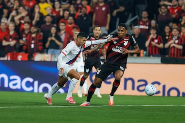 Athletico-PR bate Bahia com emoção até o fim, quebra tabu e se firma no G-4 do Brasileirão