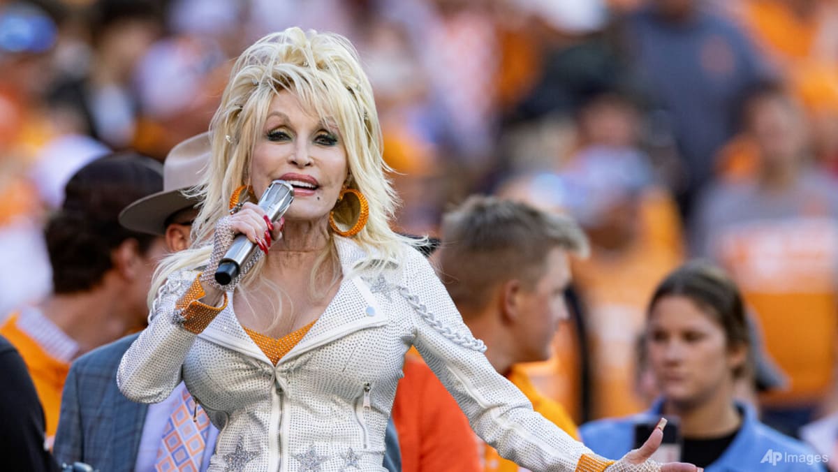 A herança de Dolly Parton concedeu uma ordem restritiva temporária contra o sobrinho do cantor