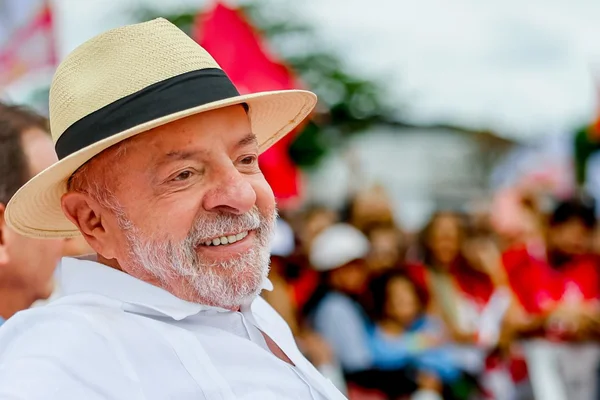 Lula gastou R$ 120 mil para alugar estádio em que lançou campanha - destaque galeria