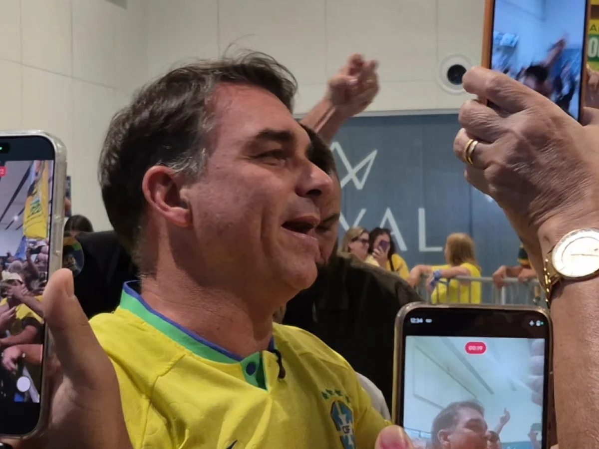 Flávio aciona TSE contra alegação de que é contra reajuste do Bolsa Família