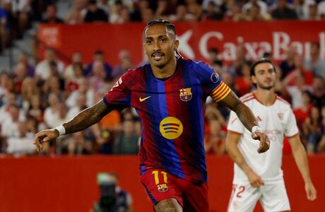 Flick exalta Raphinha no Barcelona após hat-trick e celebra renovação: ‘Capitão perfeito’