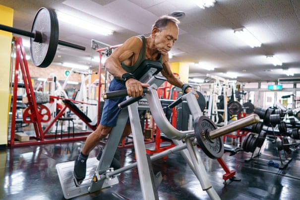 'Sou 100% natural': como o levantador de peso japonês de 90 anos ainda está conquistando títulos