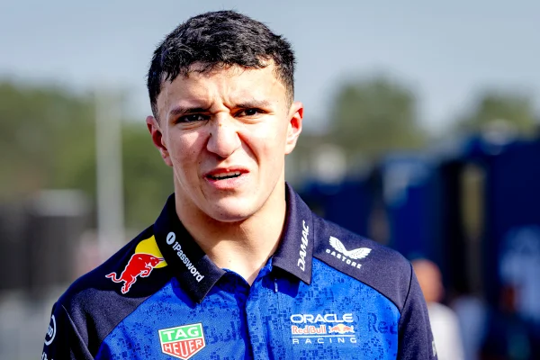 F1: Red Bull renova com Hadjar e define dupla de Verstappen para 2027