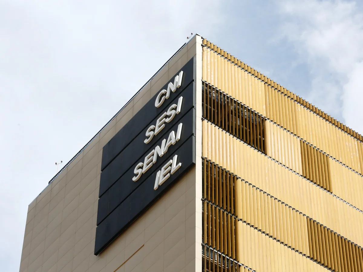 CNI diz que redução de juros é tímida e não muda cenário de endividamento