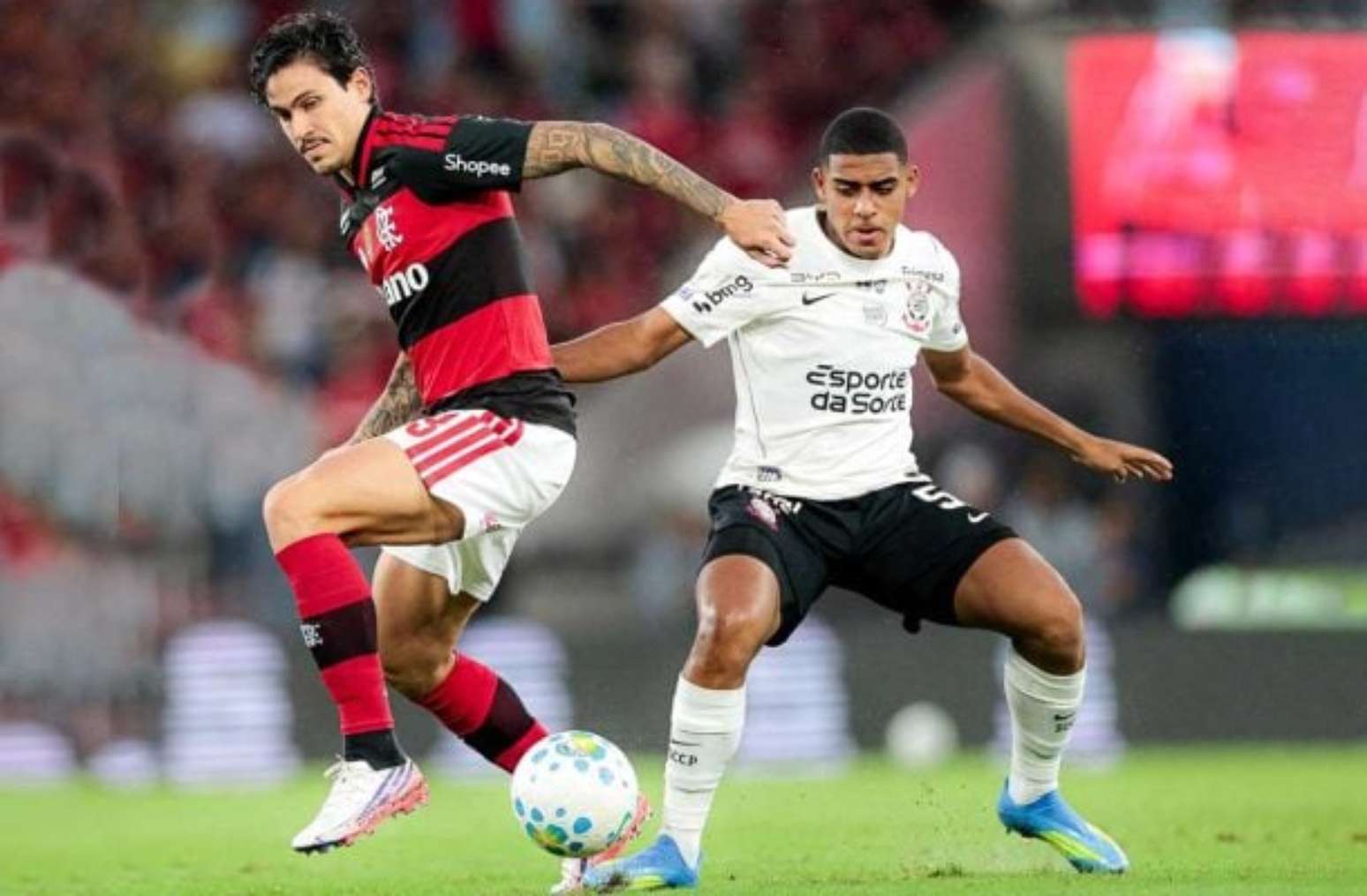 Foto: Gilvan de Souza/CRF - Legenda: Corinthians e Flamengo recebem oferta da Fatal Model / Jogada10
