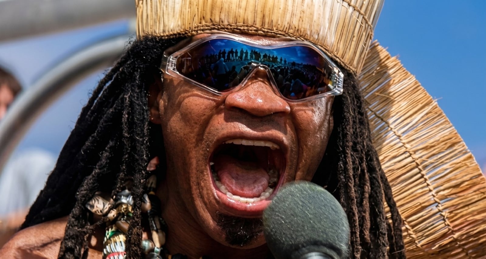 Carlinhos Brown aparece cantando em 'Velocidade Máxima 2' Reprodução/'Velocidade Máxima 2'