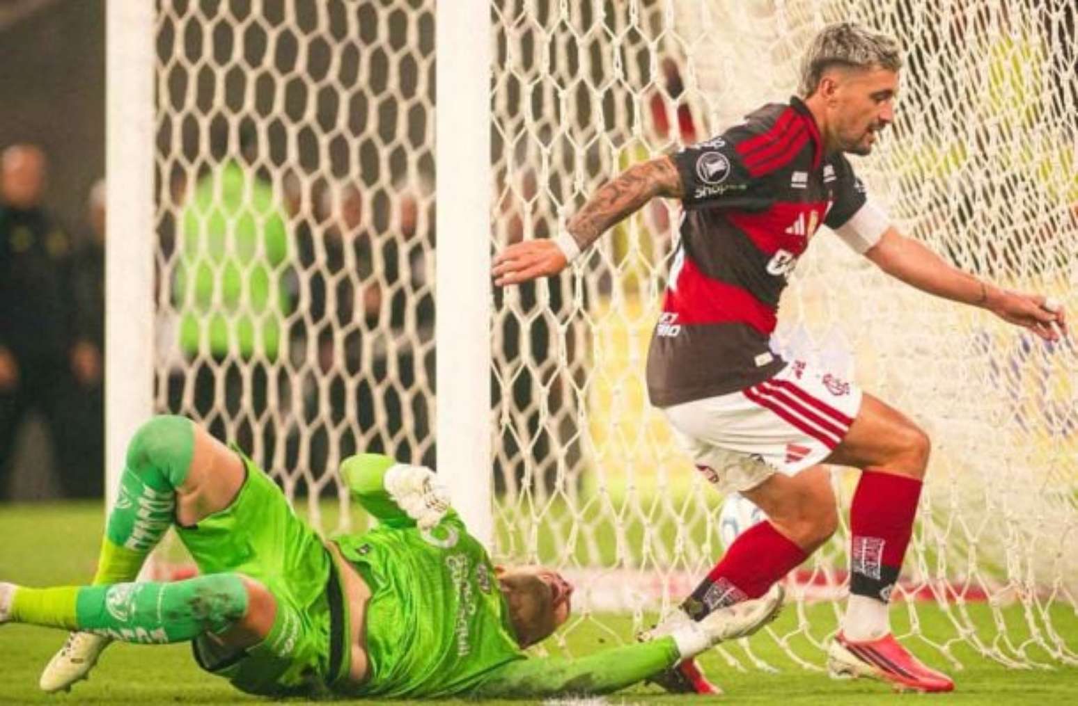 Arrascaeta foi o her&oacute;i da classifica&ccedil;&atilde;o do Flamengo &ndash;