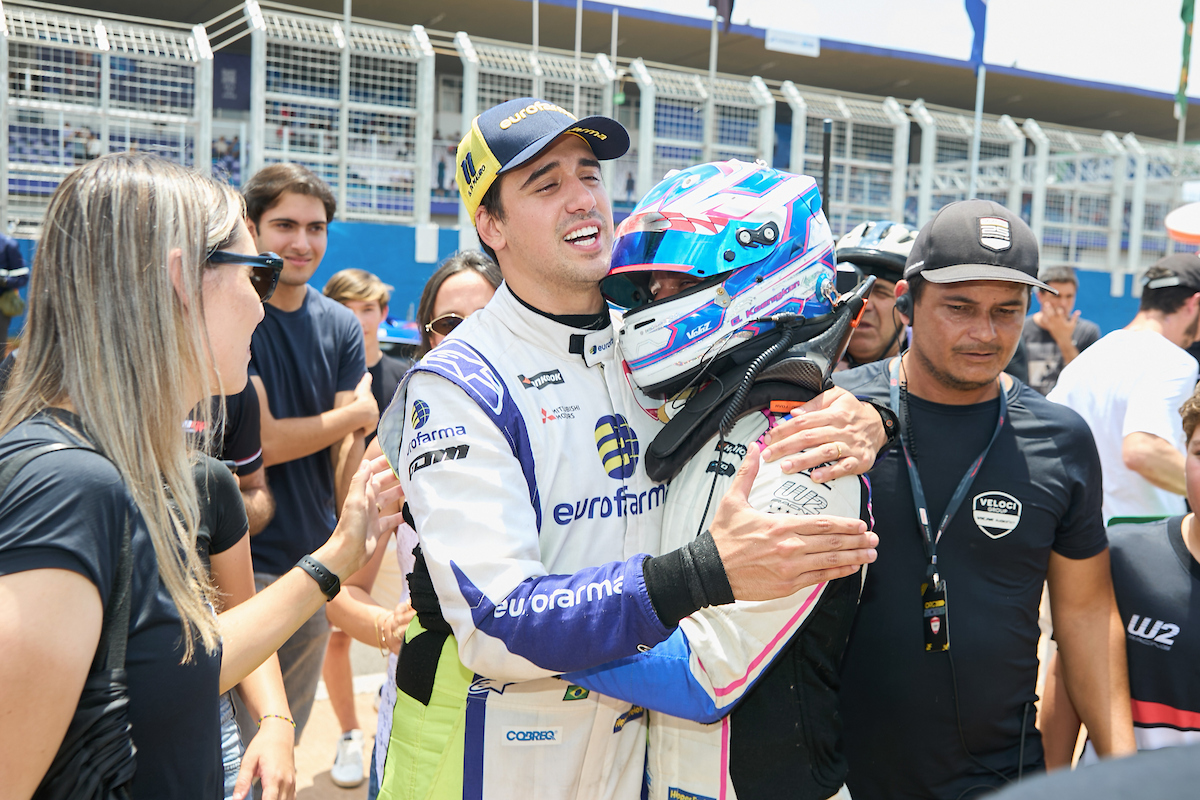 Animado, Camarote Metrópoles curte Stock Car, Fórmula 4 e Turismo Nacional
