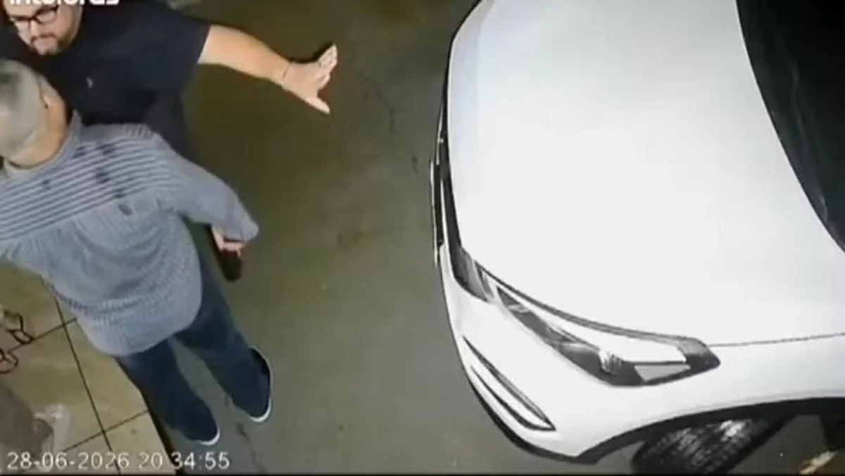 imagem colorida advogado mata amigo policial apos discussão por batidas em portão