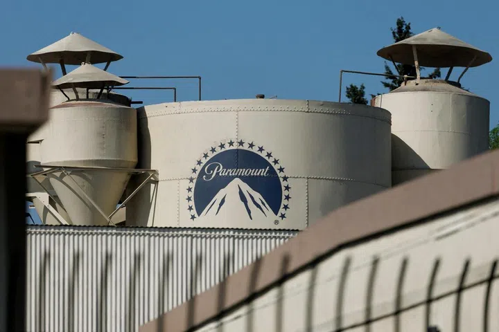 O regulador de comunicações dos EUA aprova investimento estrangeiro na fusão Paramount-Warner