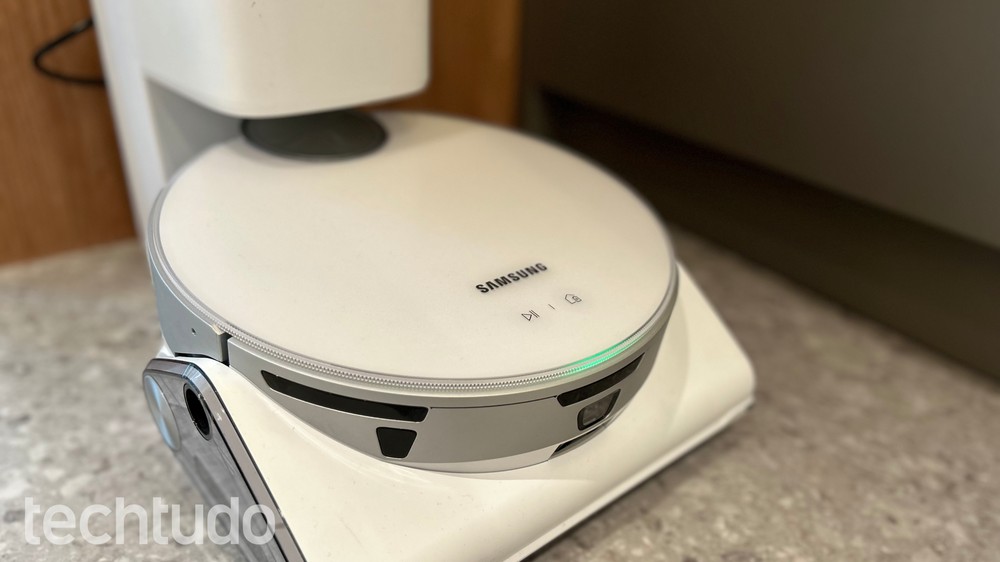 Cada modelo possui um sistema de navegação próprio que muda no tipo de limpeza — Foto: Tainah Tavares/TechTudo