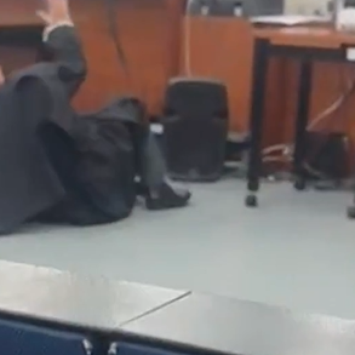 Tribunal do Júri é encerrado após promotor cair no chão e dizer ter sido empurrado por advogado em SP