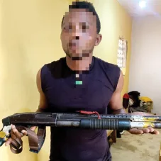 Imagem da matéria: Mc Monica marca os 33 anos de idade ao devolver à sociedade, doa materiais escolares para 1.000 crianças em todo o estado de Enugu