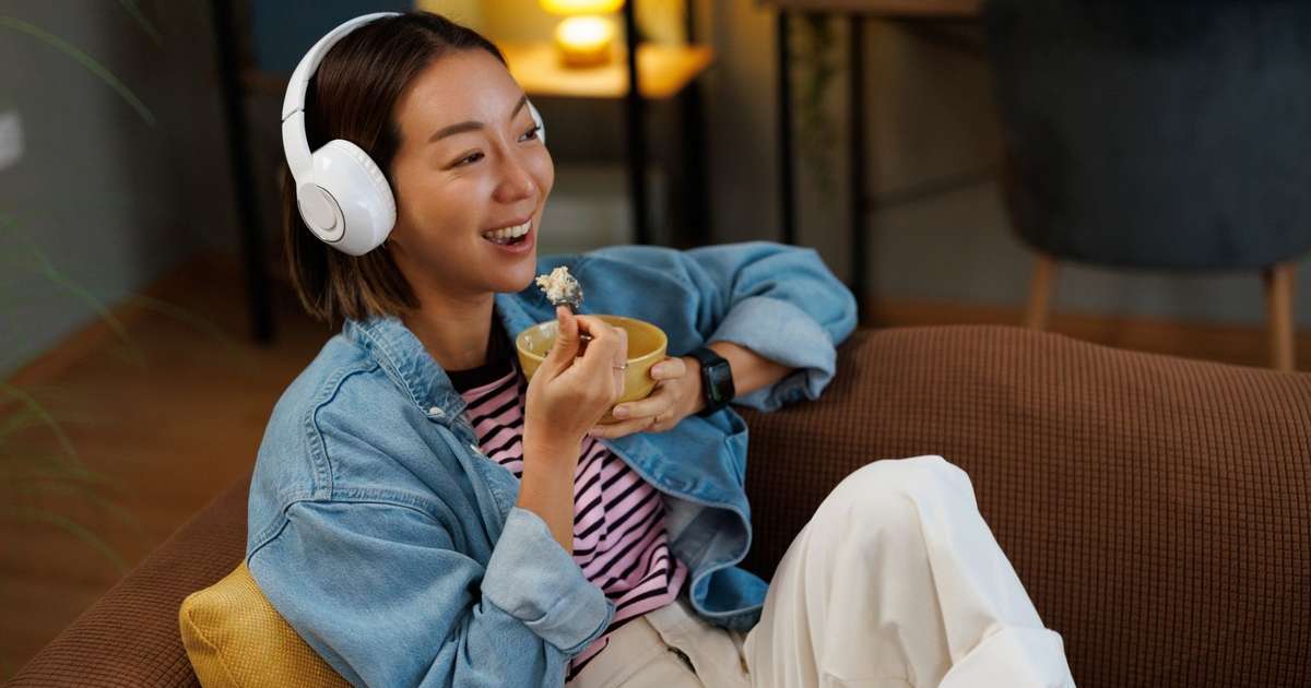 Sua playlist pode influenciar o que você escolhe comer, aponta estudo