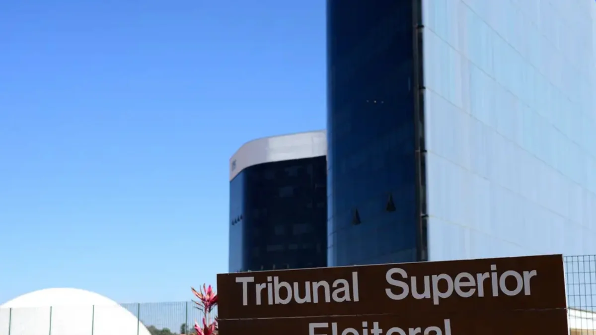 PT aciona TSE contra propaganda de Flávio que chama Lula de pai do Tigrinho