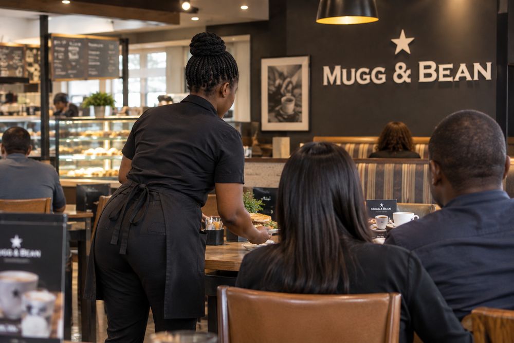 Garçonete do Mugg & Bean demitida após comentário 'isto não é Índia' ganhar batalha no Tribunal do Trabalho