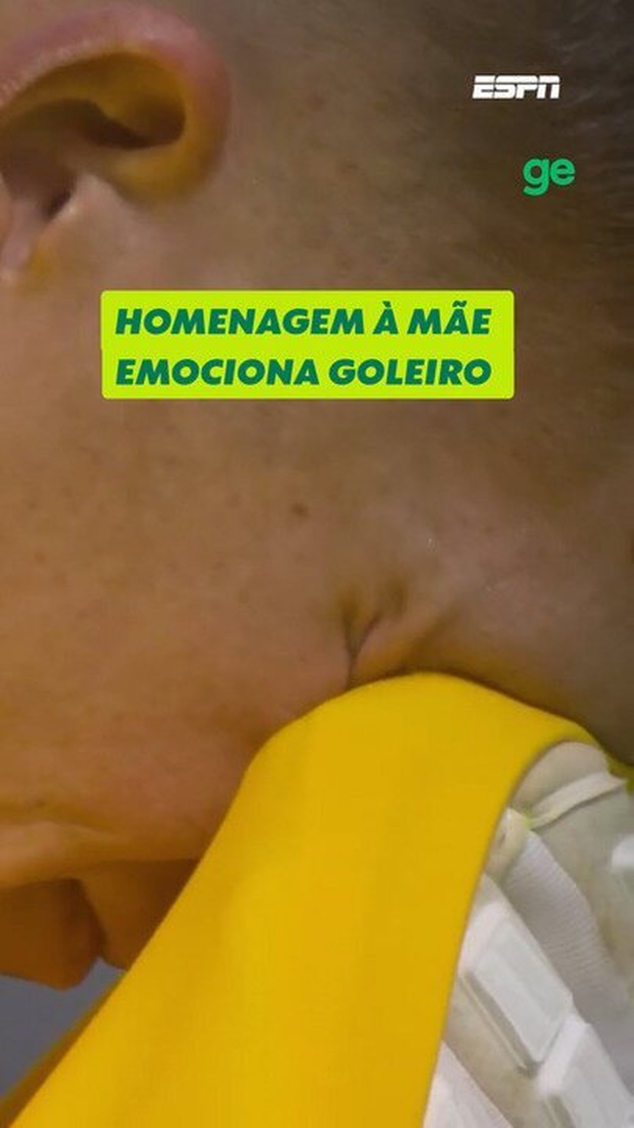 Goleiro do Telstar, filho de Koeman chora em campo com homenagem à mãe em jogo do Holandês