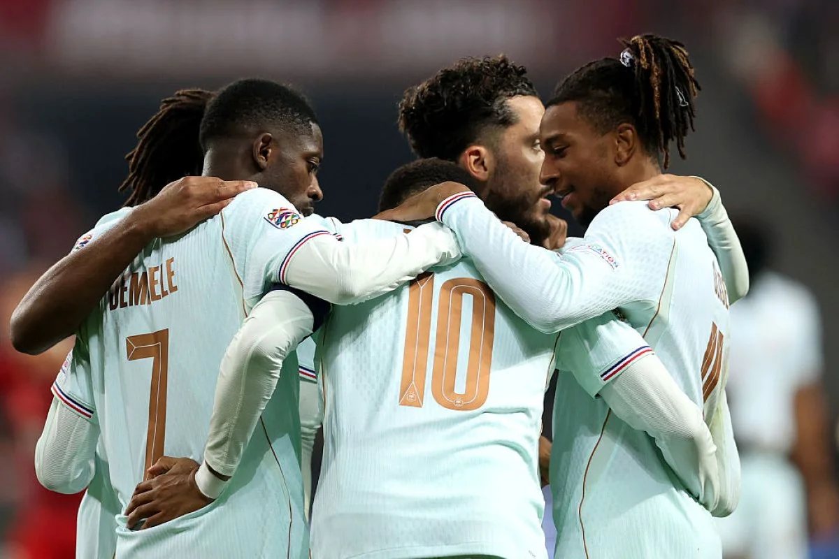 Mbappé marca e França vence a Turquia na estreia de Zidane no comando