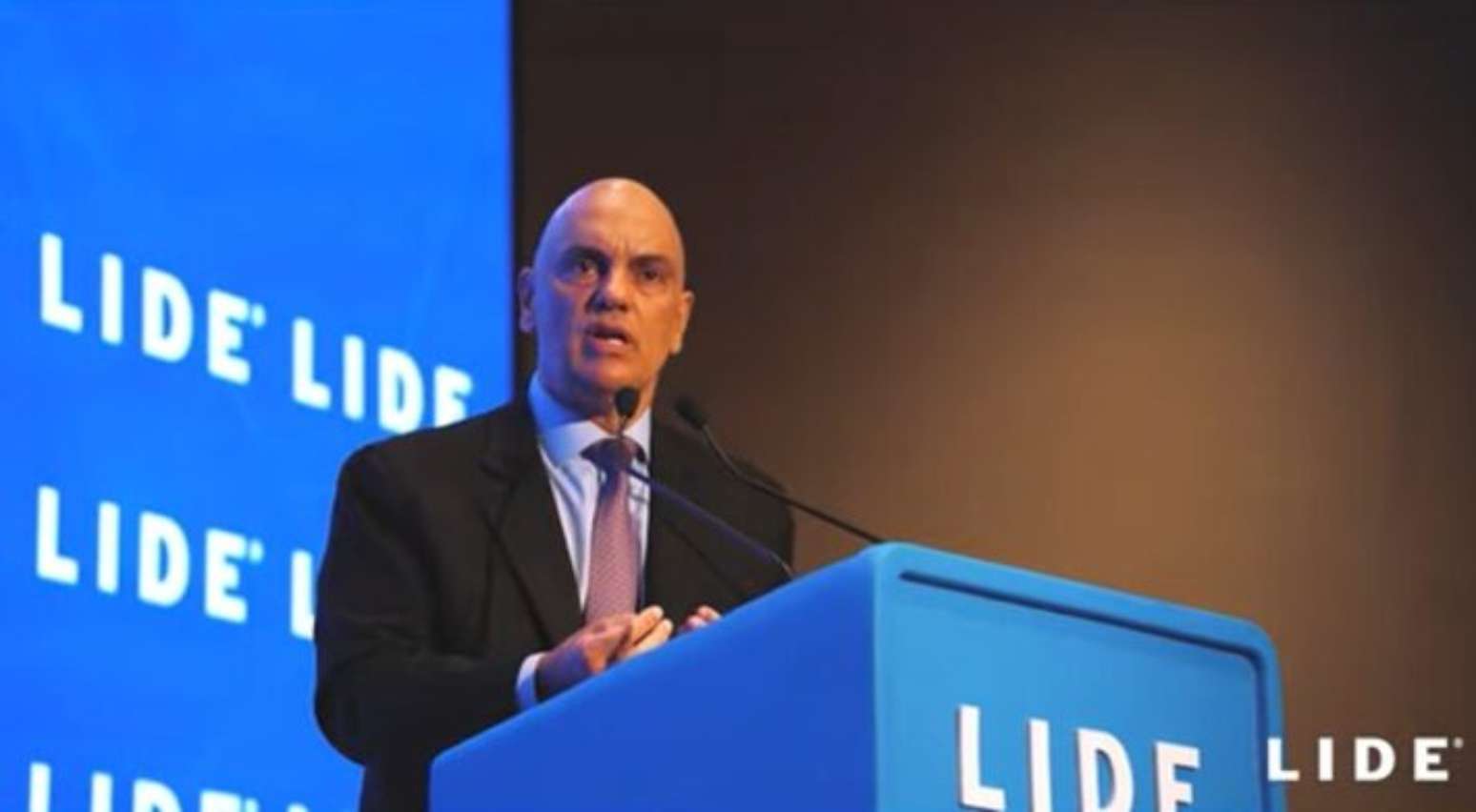 O ministro do STF, Alexandre de Moraes, esteve com sua esposa, Viviane Barci, no 24º Fórum Empresarial do Lide em agosto de 2025.