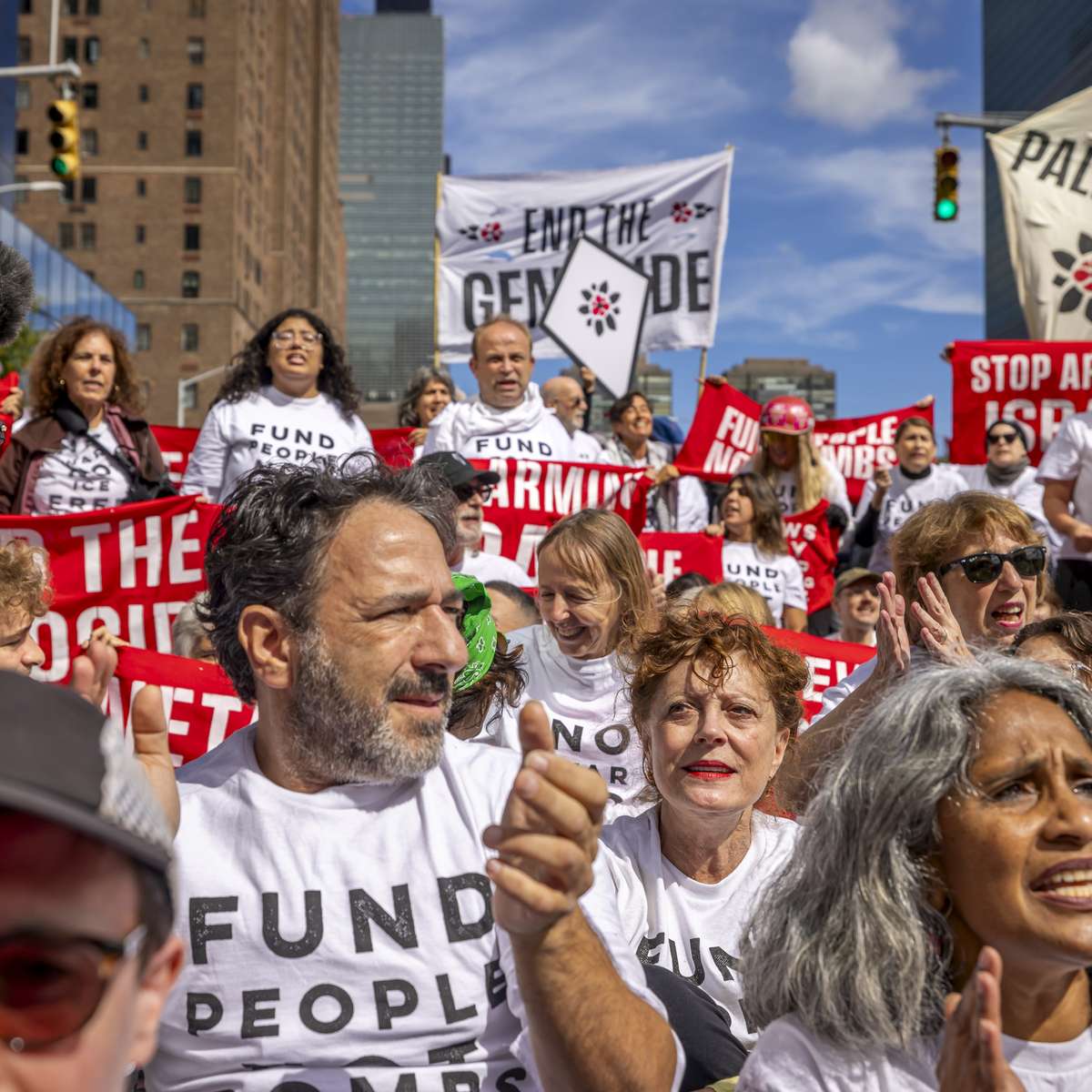 Susan Sarandon e Hannah Einbinder são detidas em Nova York durante protesto contra Netanyahu