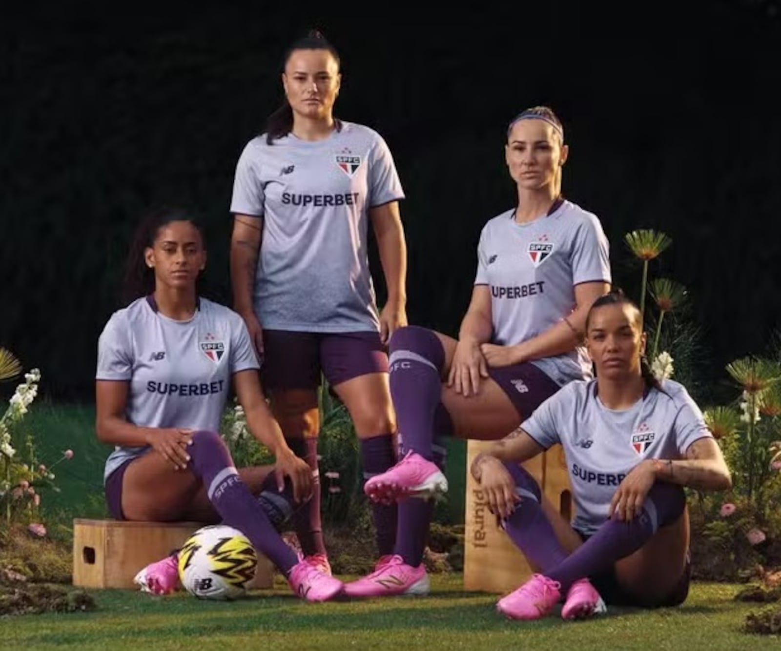São Paulo lançou camisa exclusiva para o time feminino Divulgação/ São Paulo F.C.