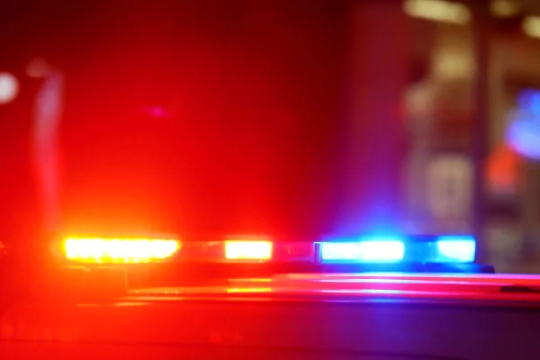 Placa de mármore cai sobre três funcionários e mata um em loja no DF