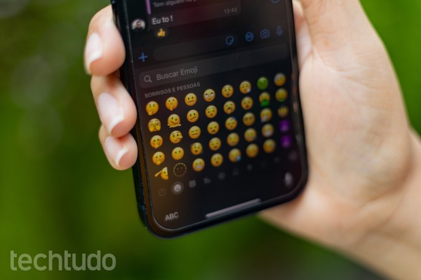 Rosto rachado, picles e meteoro: veja os 9 emojis novos que chegam em breve