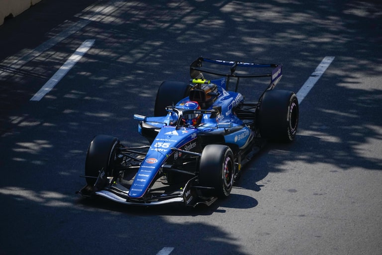 F1: Carlos Sainz perde cinco posições no grid do Azerbaijão e Pérez também é penalizado