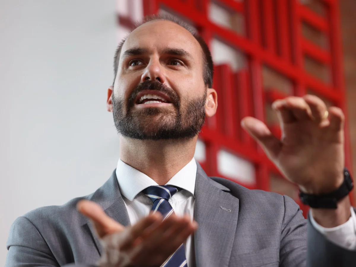Eduardo Bolsonaro volta a citar possíveis sanções dos EUA após fala de Dino