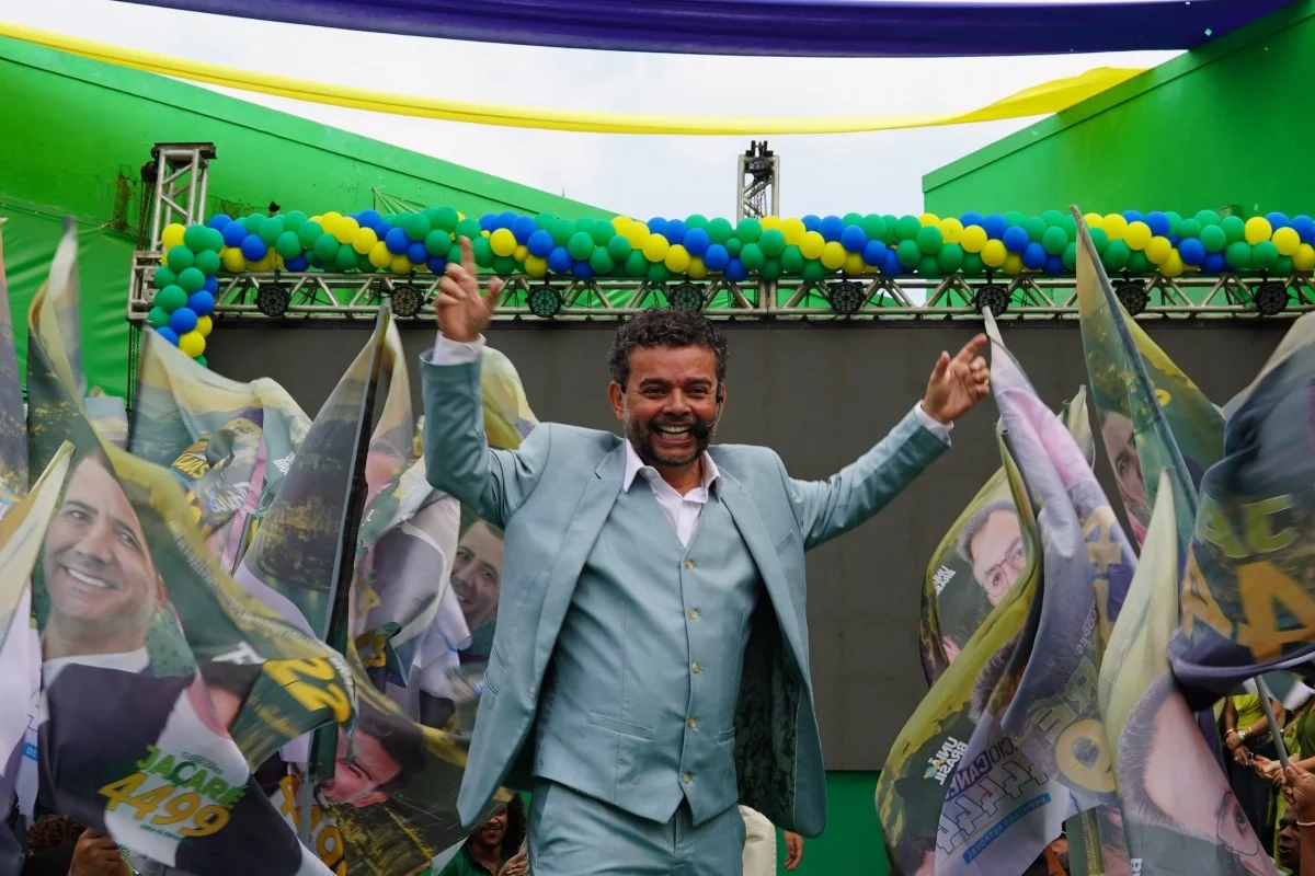 Imagem colorida mostra o candidato a deputado clebio lopes jacaré | Metrópoles