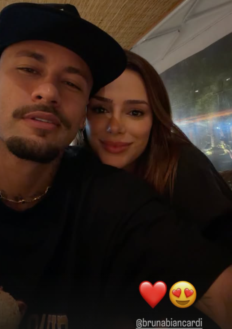 Neymar registra momento romântico com Bruna Biancardi